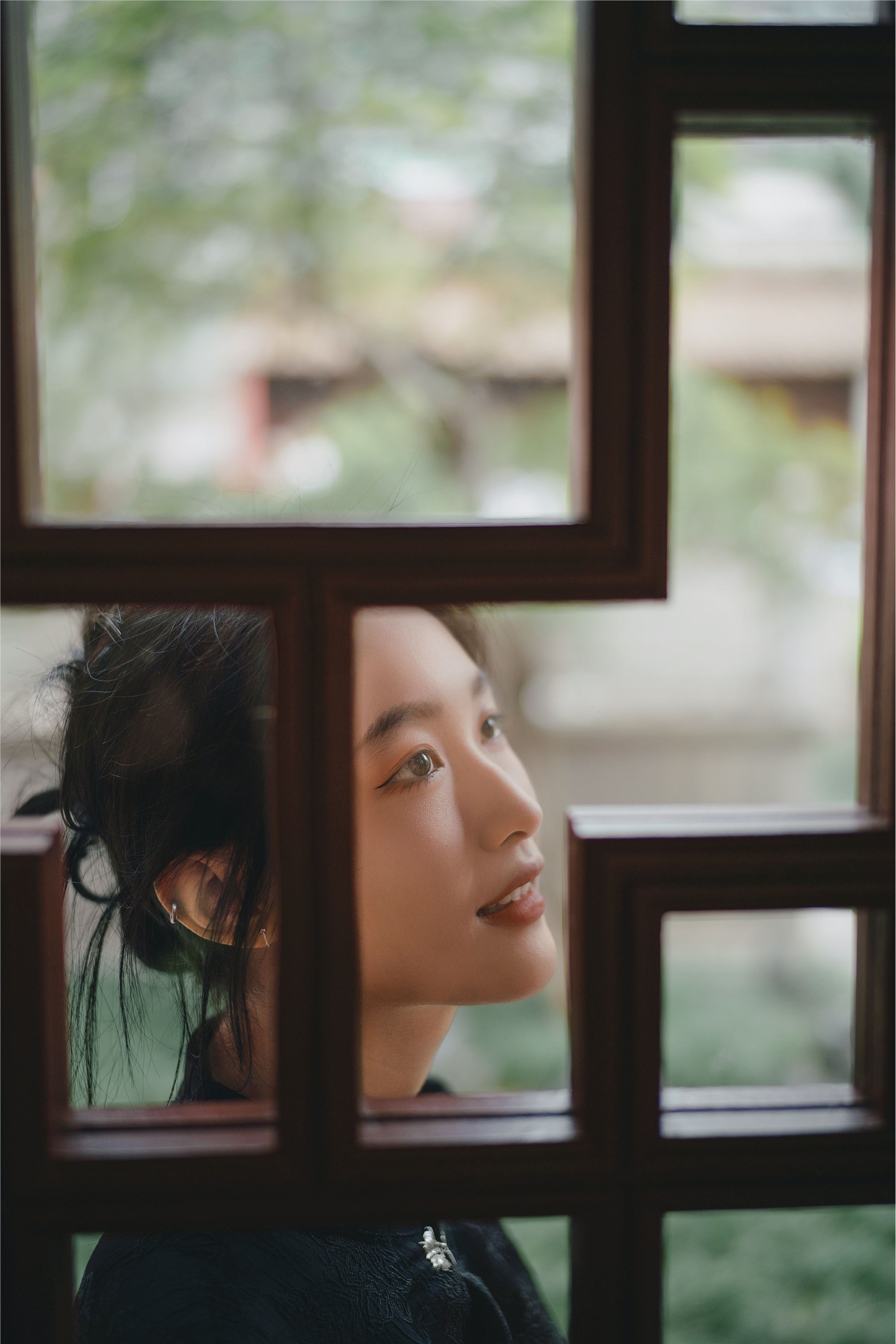 YITUYU艺图语 2025.01.06 娴静犹如花照水 欣欣